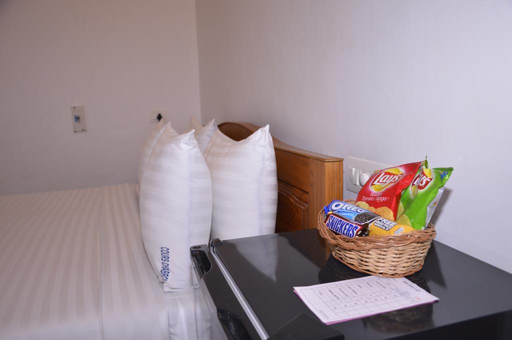 Cours Chabrol Hotel Pondicherry Room photo
