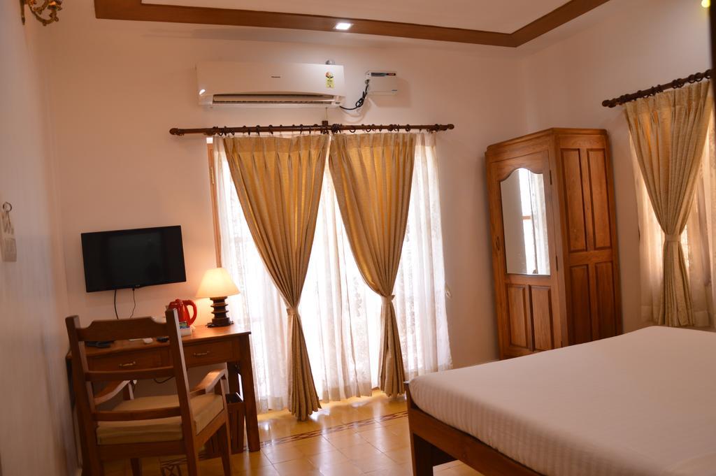 Cours Chabrol Hotel Pondicherry Room photo