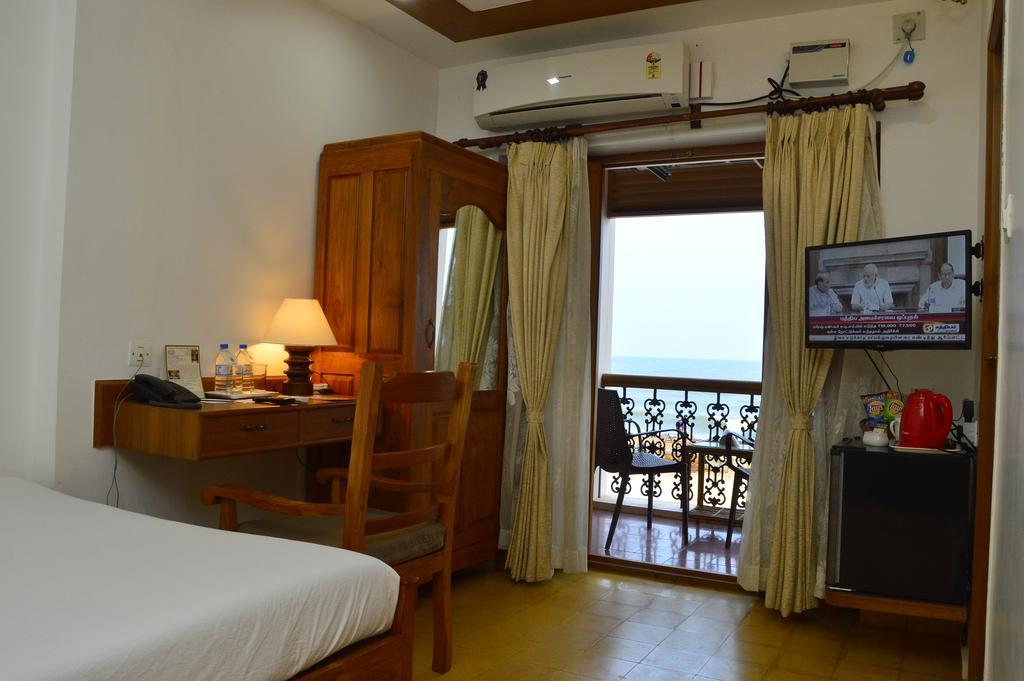Cours Chabrol Hotel Pondicherry Room photo