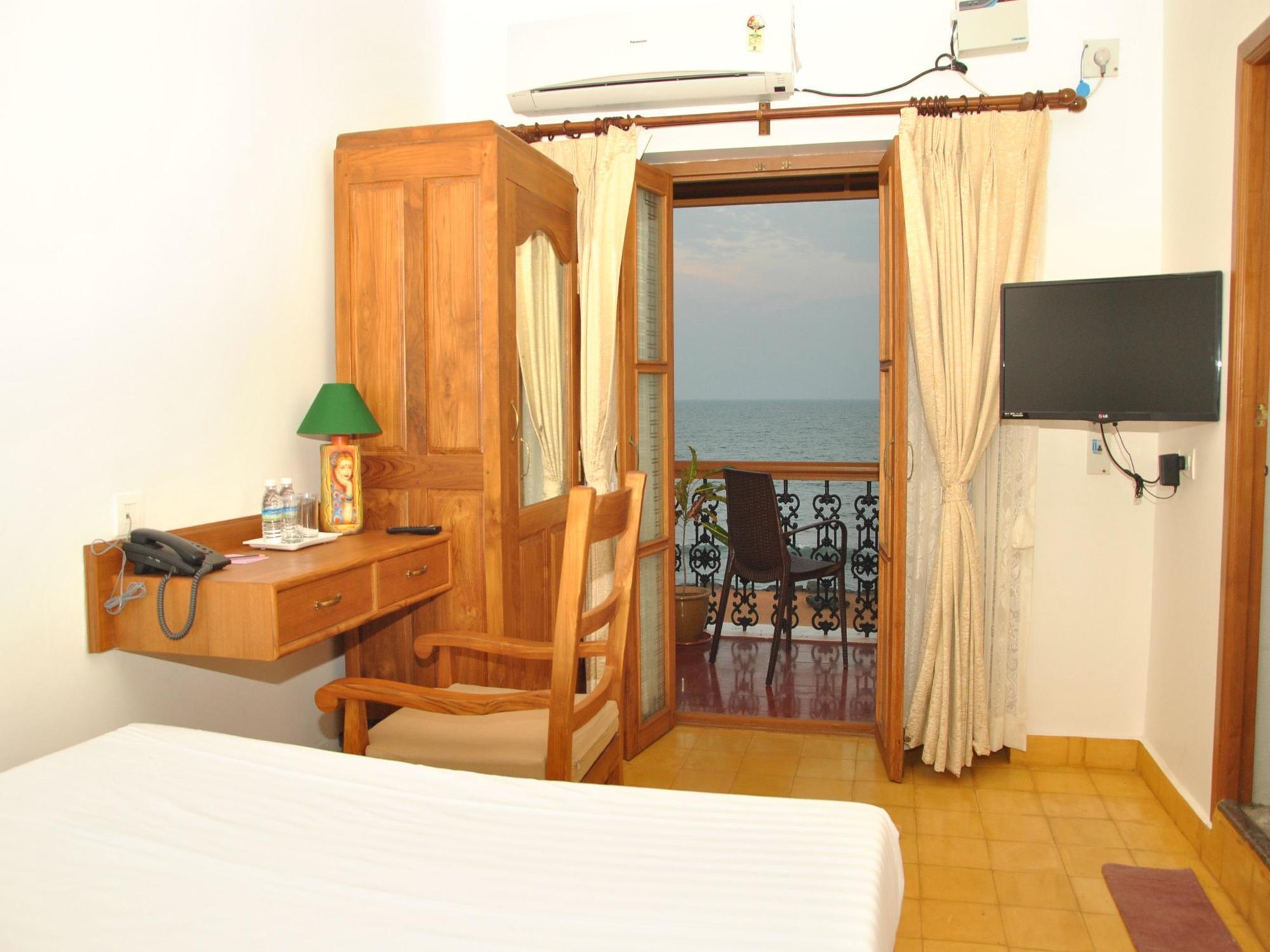 Cours Chabrol Hotel Pondicherry Exterior photo